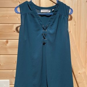 Sleeveless teal top
